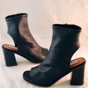 **REDUCED⬇️Steve Madden Black Peep-toe Block Heels